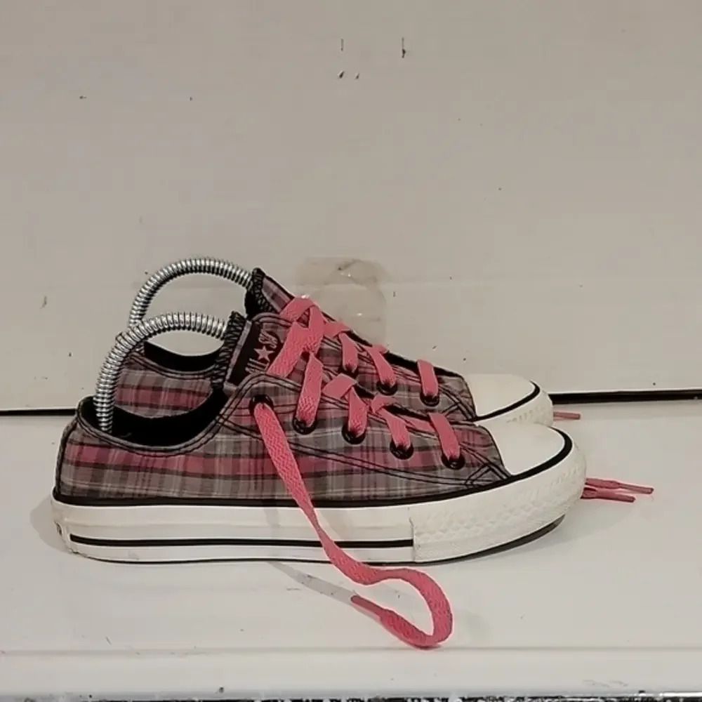 KIDS CONVERSE ALL STAR LOW TOP‎ SNEAKERS (sz 1)